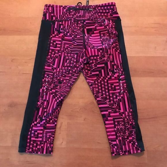 NWOT. Nike Dri-Fit athletic capri pants. - Picture 5 of 8